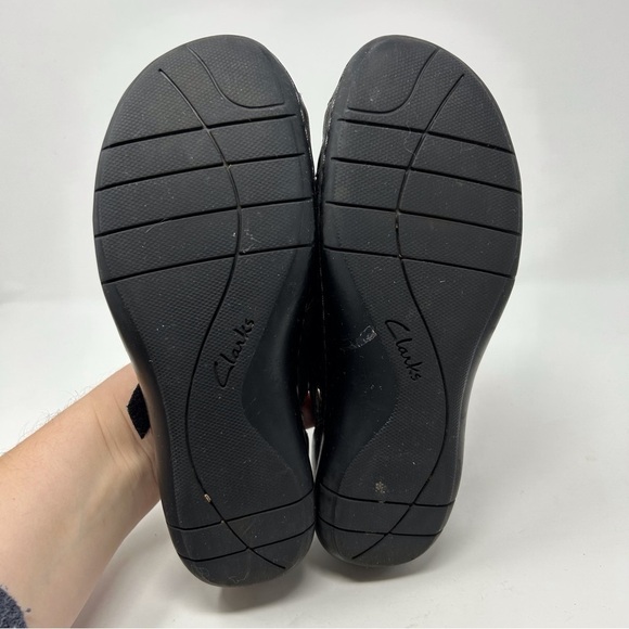 Clarks Black Leather Crisscross Mary Jane Round Toe Loafers Size 8 Adjustable - Picture 8 of 10